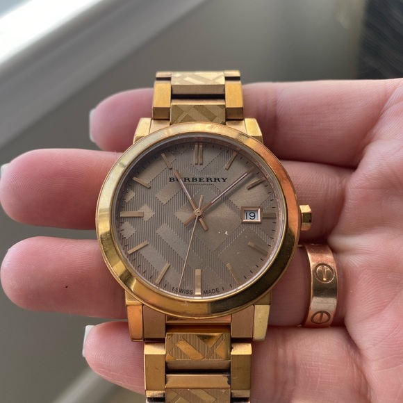 Burberry authentic rose gold watch - Picture 3 of 4